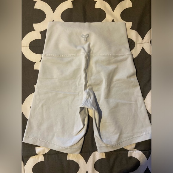 TNA BUTTER SHORTS - Picture 2 of 3